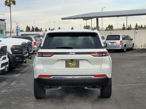 2025 Jeep Grand Cherokee Laredo