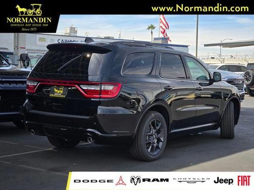 DB Black Crystal Clearcoat 2026 Dodge Durango GT Plus HEMI V8