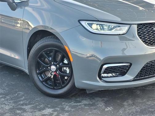 2022 Chrysler Pacifica Touring-L