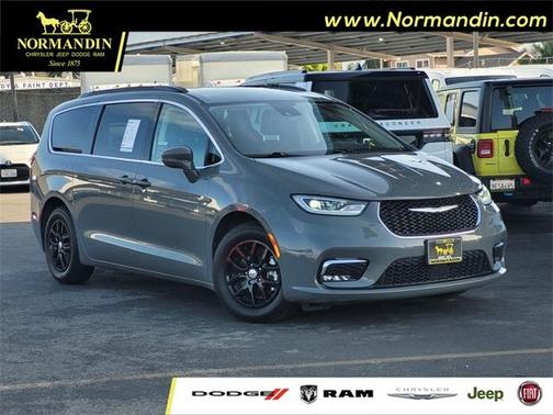 2022 Chrysler Pacifica Touring-L