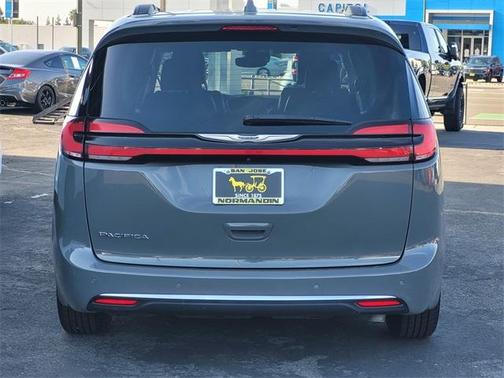 2022 Chrysler Pacifica Touring-L