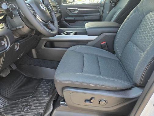 Bright White Clearcoat 2026 RAM 1500 Big Horn/Lone Star