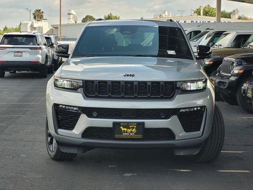 Silver Zynith 2026 Jeep Grand Cherokee Limited