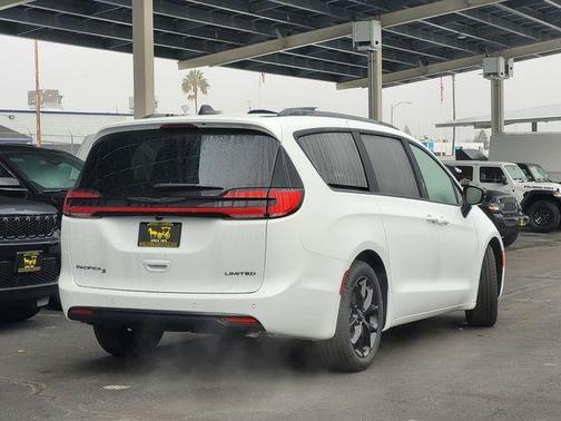 2026 Chrysler Pacifica Limited