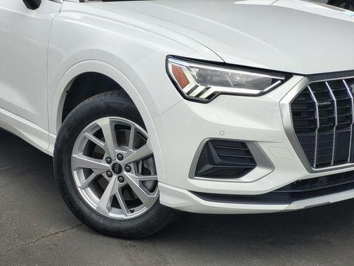 Ibis White 2023 Audi Q3 40 Premium