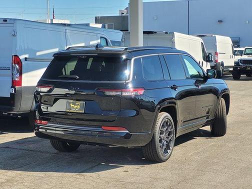Diamond Black 2026 Jeep Grand Cherokee L Summit