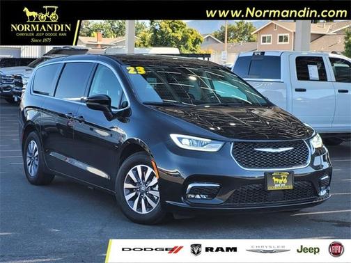 2023 Chrysler Pacifica Hybrid Touring L