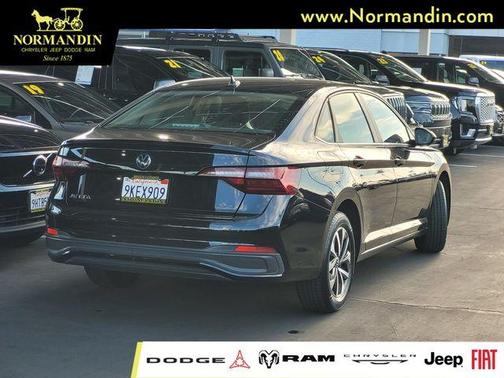 Deep Black Pearl Effect 2024 Volkswagen Jetta 1.5T S
