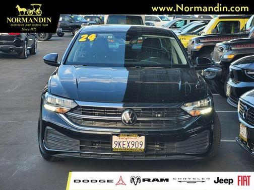 Deep Black Pearl Effect 2024 Volkswagen Jetta 1.5T S