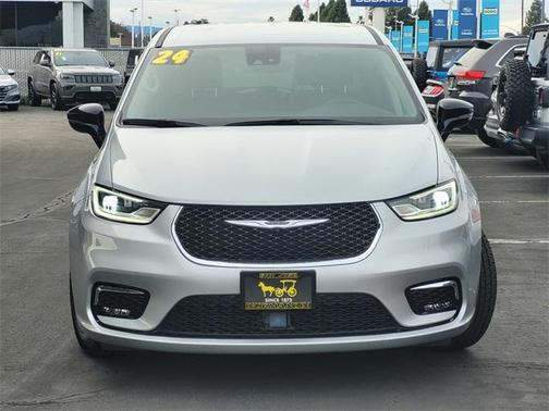 2024 Chrysler Pacifica Touring-L