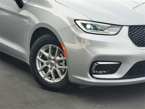 2024 Chrysler Pacifica Touring-L