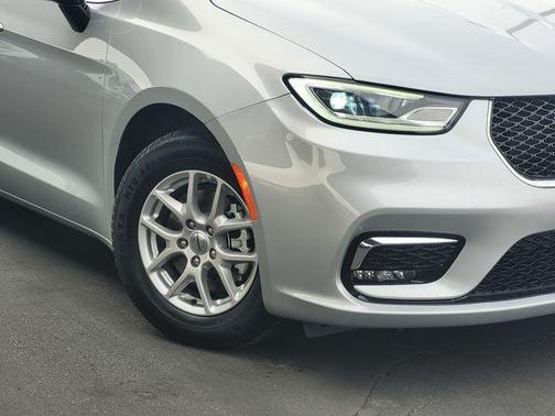 2024 Chrysler Pacifica Touring-L