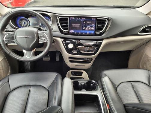 2024 Chrysler Pacifica Touring-L