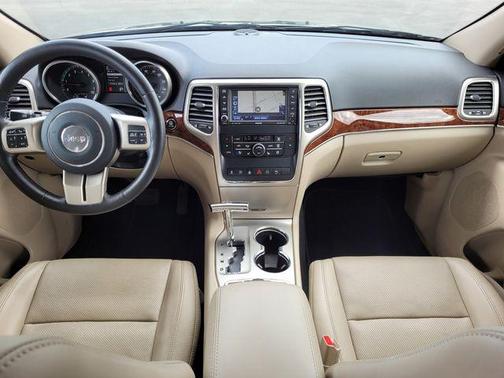 Natural Green Pearlcoat 2011 Jeep Grand Cherokee Limited