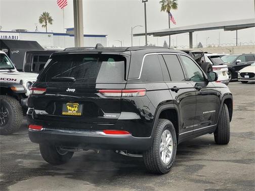 2025 Jeep Grand Cherokee Laredo