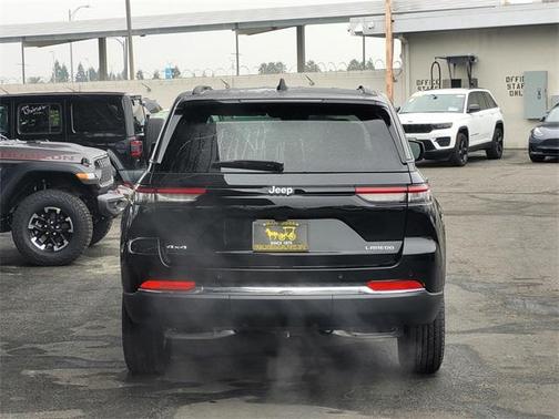 2025 Jeep Grand Cherokee Laredo