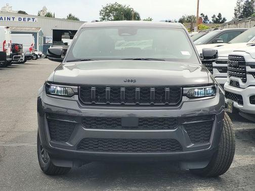 Metallic 2026 Jeep Grand Cherokee Laredo