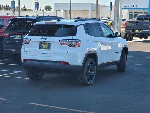 Bright White Clearcoat 2026 Jeep Compass Latitude