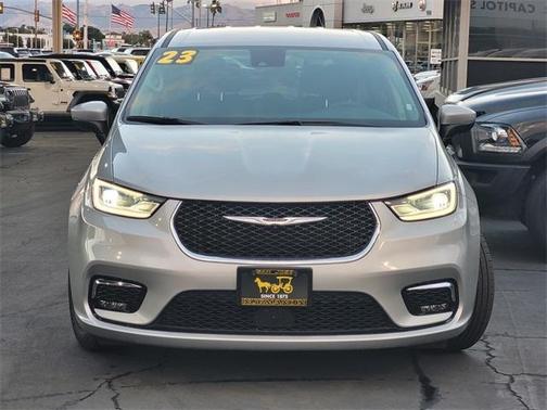 2023 Chrysler Pacifica Touring-L