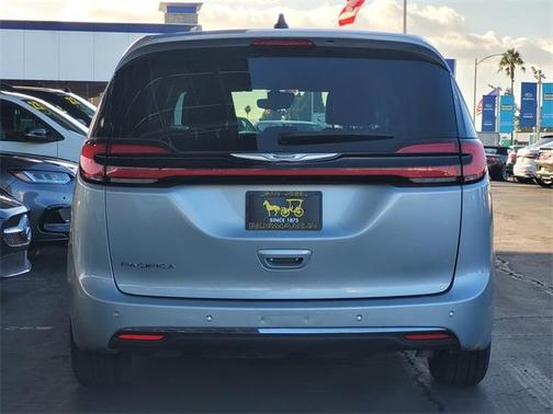 2023 Chrysler Pacifica Touring-L