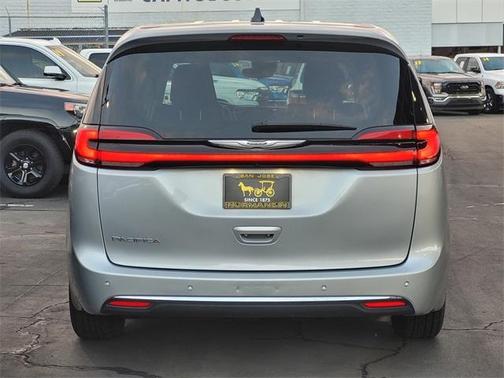2023 Chrysler Pacifica Touring-L