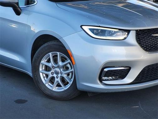 2023 Chrysler Pacifica Touring-L