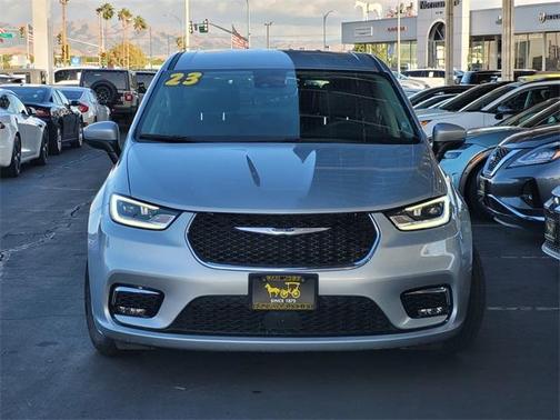 2023 Chrysler Pacifica Touring-L
