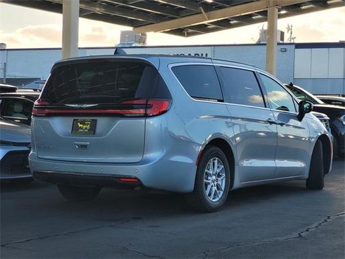 2023 Chrysler Pacifica Touring-L