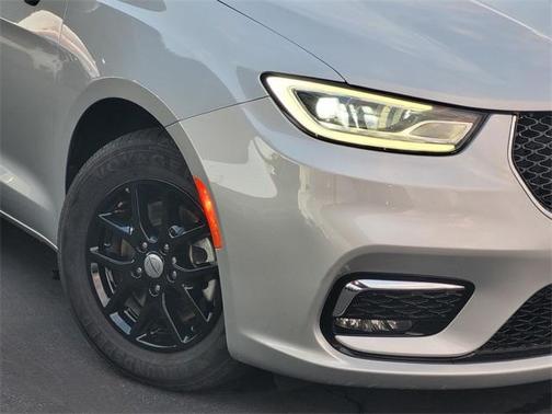 2023 Chrysler Pacifica Touring-L