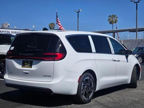 PW7 2027 Chrysler Pacifica LIMITED