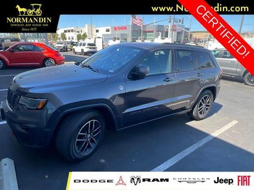 Granite Crystal Clearcoat Metallic 2017 Jeep Grand Cherokee Trailhawk