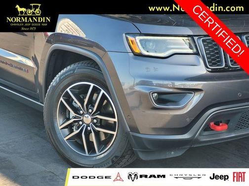 Granite Crystal Clearcoat Metallic 2017 Jeep Grand Cherokee Trailhawk