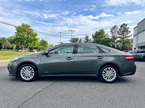 Magnetic Gray Metallic 2013 Toyota Avalon Hybrid XLE Premium