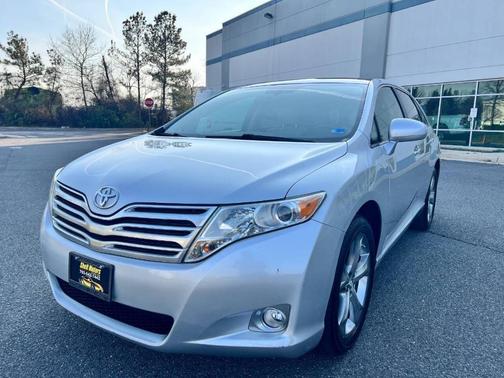 Classic Silver Metallic 2010 Toyota Venza