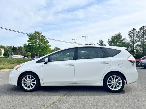 Blizzard Pearl 2012 Toyota Prius v Five