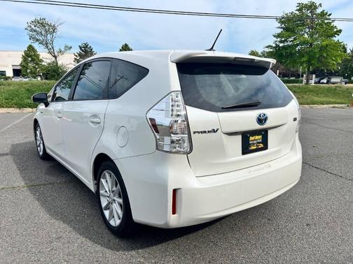 Blizzard Pearl 2012 Toyota Prius v Five