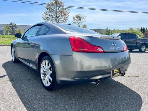 2011 INFINITI G37x Base