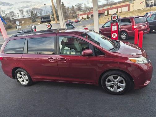 2015 Toyota Sienna LE
