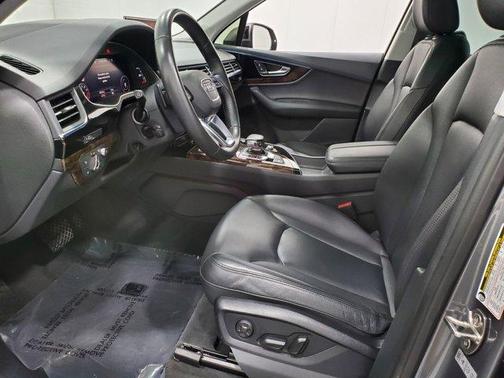 Photo 3 of 54 of 2018 Audi Q7 3.0T Prestige