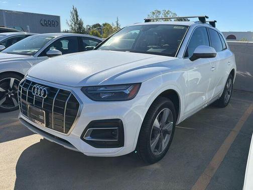 Ibis White 2023 Audi Q5 40 Premium Plus