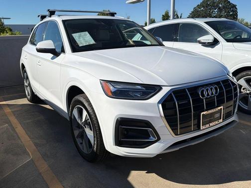 Ibis White 2023 Audi Q5 40 Premium Plus