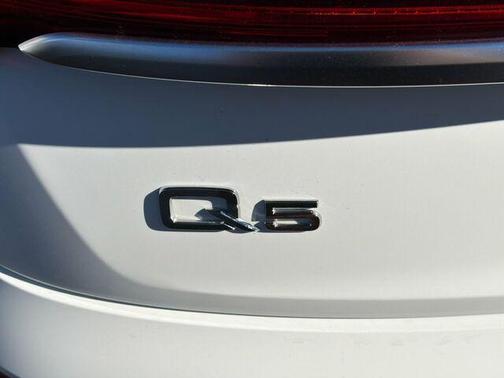Ibis White 2023 Audi Q5 40 Premium Plus