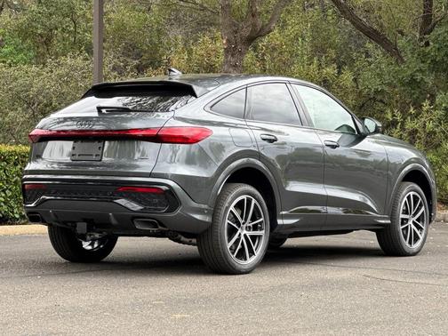 Daytona Gray Pearl 2026 Audi Q5 PRESTIGE