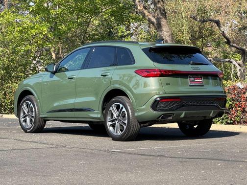 Green Metallic 2026 Audi Q5