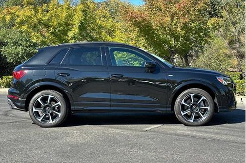 2025 Audi Q3 Premium 45 TFSI S line quattro Tiptronic
