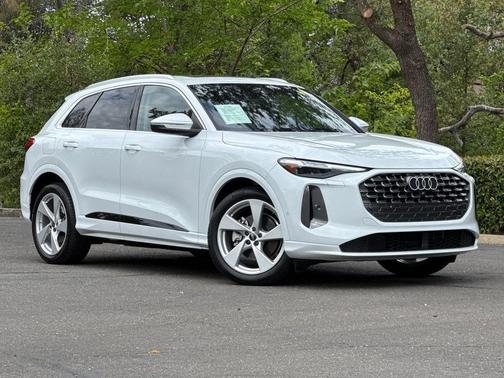 Glacier White Metallic 2025 Audi Q5 2.0T quattro Premium