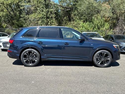 Blue 2026 Audi Q7 55 Premium