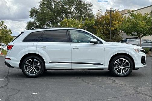 2025 Audi Q7 Premium Plus 45 TFSI quattro Tiptronic
