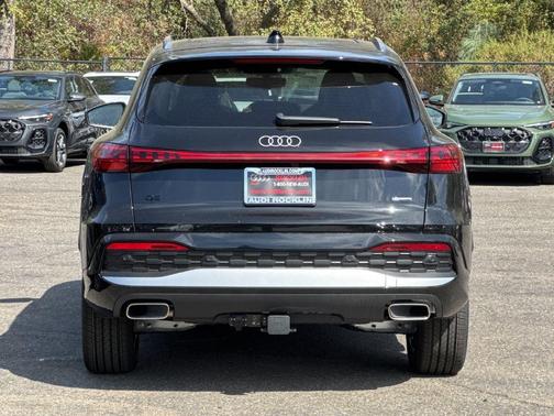 Mythos Black Metallic 2026 Audi Q5 PLUS