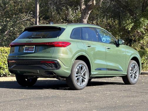Green Metallic 2026 Audi Q5